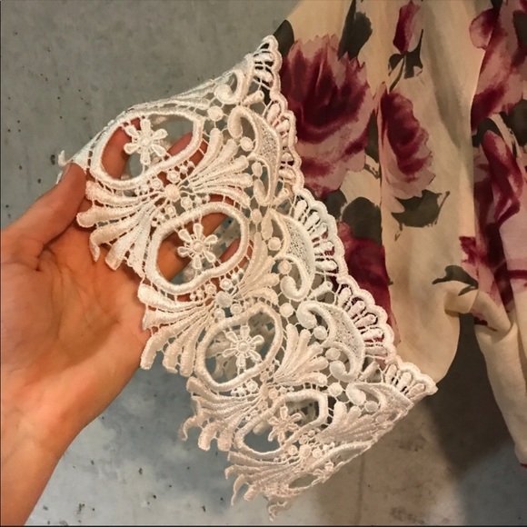 Stone Cold Fox Lace Robe - Picture 4 of 4